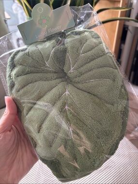 Soft Monstera Leaf Hand Towel 🌿✨
